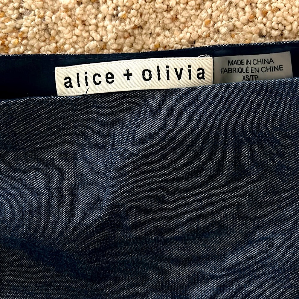 Alice + Olivia Super Cute Boho Embroidered Floral Mini Dress **Size XS** 🌸🌺 - Picture 6 of 6